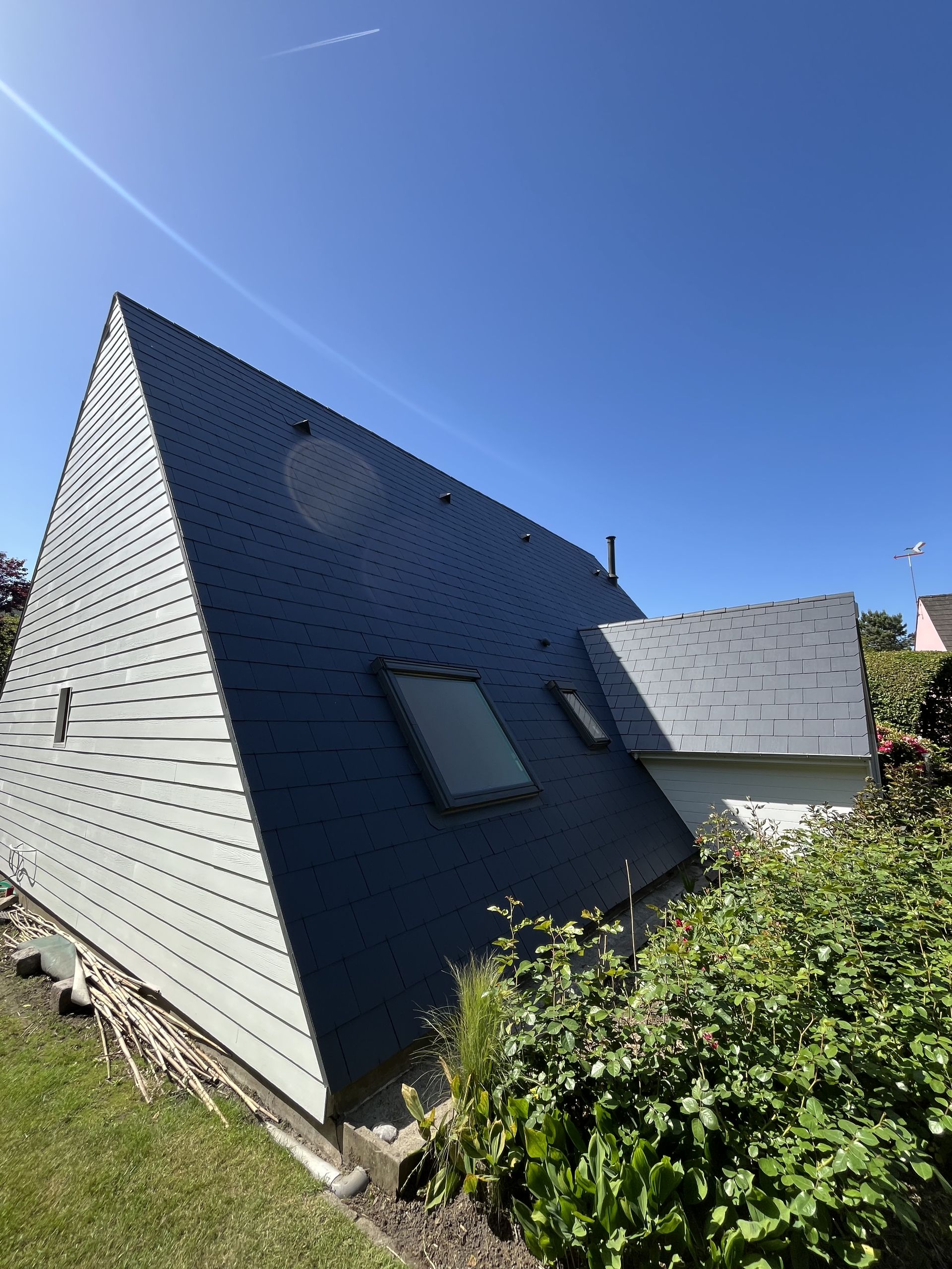 Maison moderne rénovée par Gary Lacour, peintre-décorateur sur la Côte d'Opale